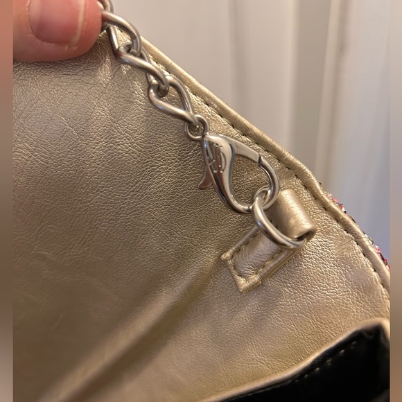 Grace Adele sparkle clutch with removable chain strap! - Picture 5 of 8